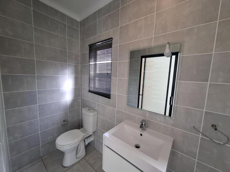 To Let 2 Bedroom Property for Rent in Paardevlei Western Cape